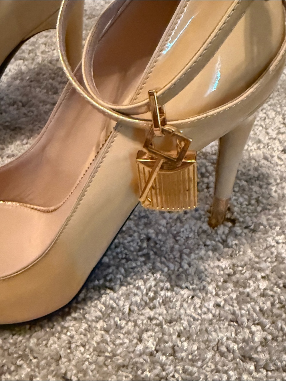 Tom Ford Nude Patent Leather Pointed Toe Stiletto Heels with Gold Lock Accent - Picture 9 of 14